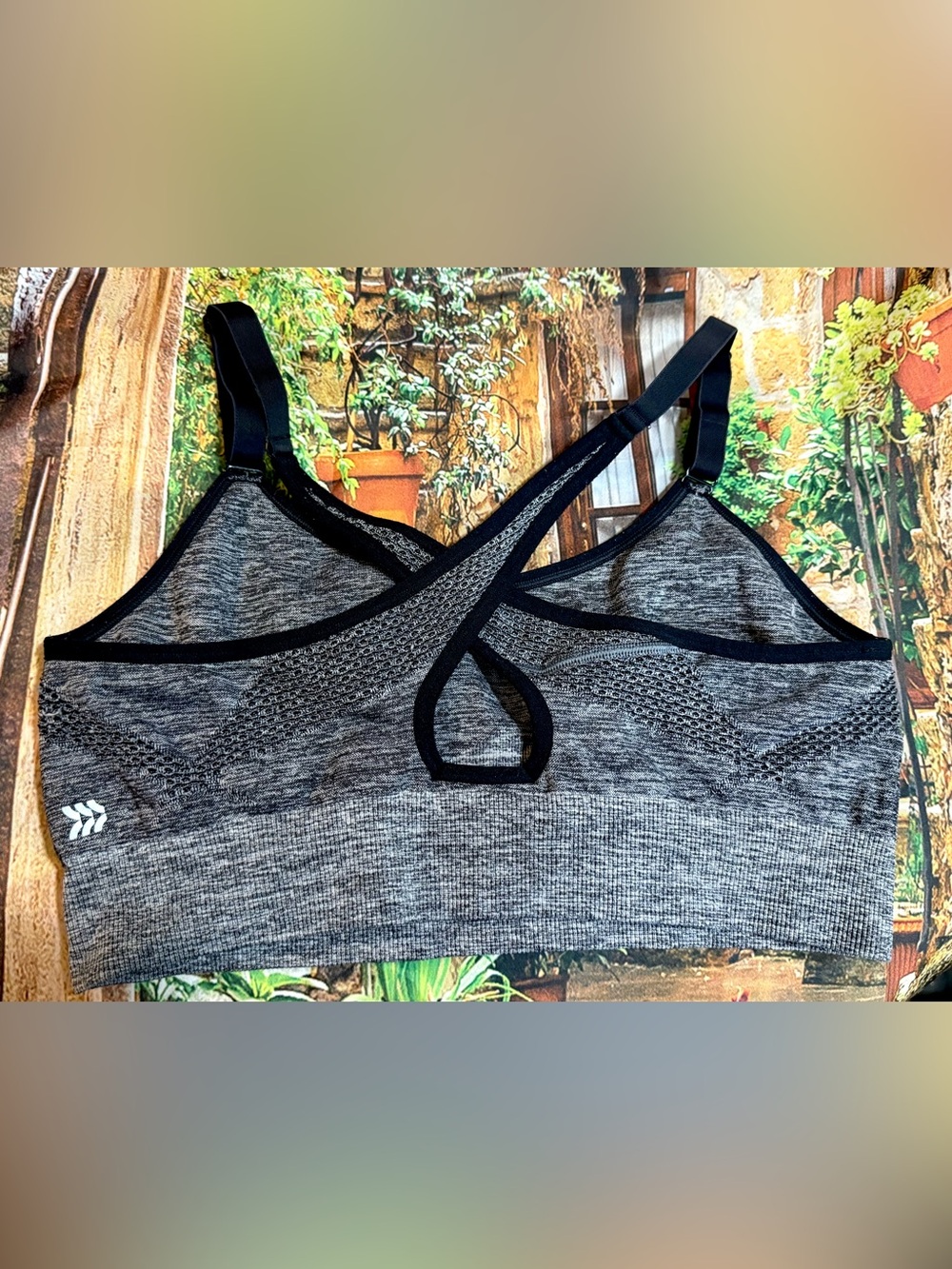 All in Motion Seamless Cross Back Sports Bra in Charcoal Heather Size L